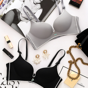 一片式无痕无钢圈文胸套装