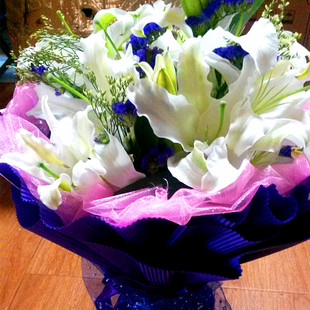 哈尔滨香水百合花束鲜花速递(同城)包邮送花生日祝寿花教师节送花