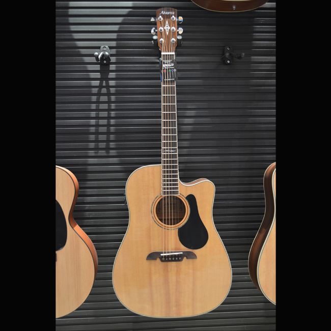 淘宝网【豚草琴行】ALVAREZ MD60CE全单板