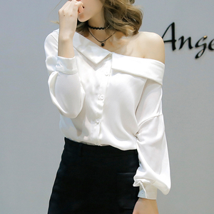 一字领露肩长袖白衬衫