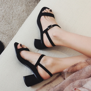 晚晚同款一字扣凉鞋