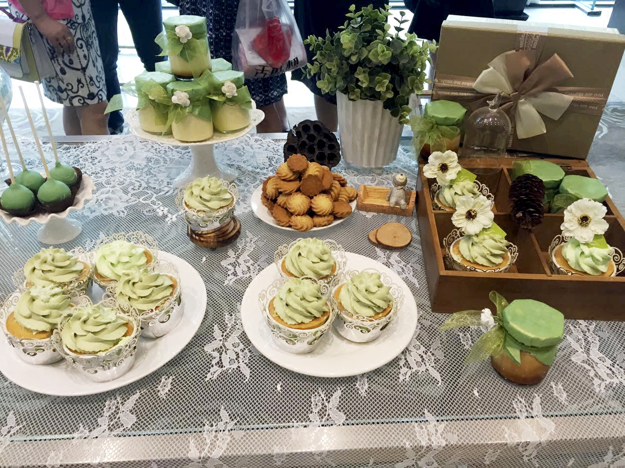 森系甜品桌 绿色系甜品台 婚礼茶歇 草坪婚礼蛋糕 宝宝宴甜品台