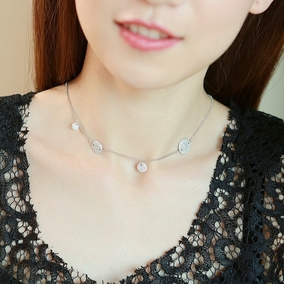 新款纯银项链女 微镶锆石小圆牌925银抽拉锁骨链不过敏颈链吊坠