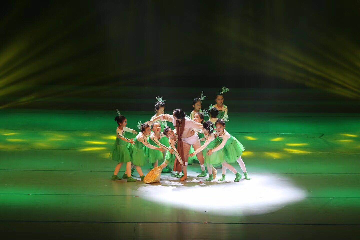 六一元旦春节新款第八届小荷风采《锄禾》儿童舞蹈演出表演服饰