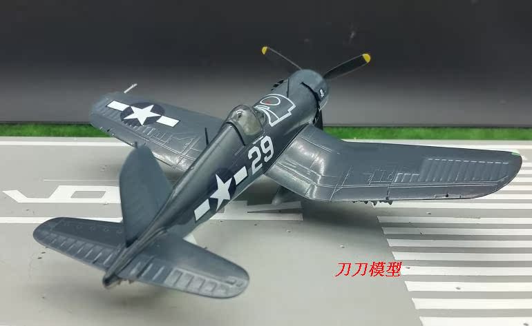 1:72 二战美国f4u-1战斗机飞机模型 小号手成品仿真模型 37231