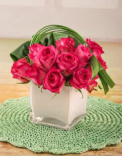 约翰内斯堡鲜花配送 送花到外国 南非鲜花红玫瑰花瓶插花三月花城