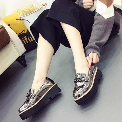 2016亮皮单鞋女春季时尚漆皮枪色厚底英伦风流苏金属链子圆头女鞋