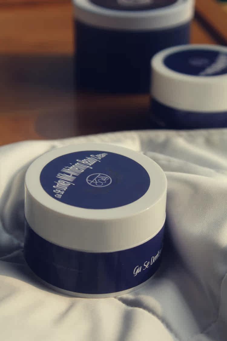 美白嫩肤抗皱圣品鲜驴奶面霜50g包邮