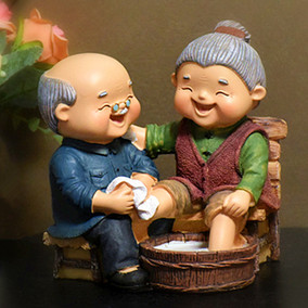 包邮经典中式温馨老头老太太洗脚相守相伴 创意树脂家居饰品摆件