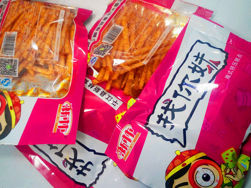 湖南经典辣条新林找你妹20包包邮麻花豆沙包香辣耳丝火爆鸡筋面包