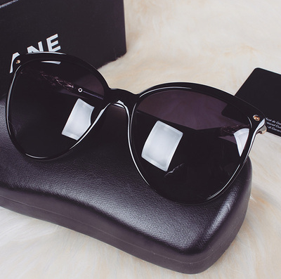 黑色墨镜大牌