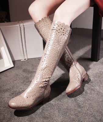 鞋子 女鞋 镂空雕花靴子 ￥ 1280.00 2199.