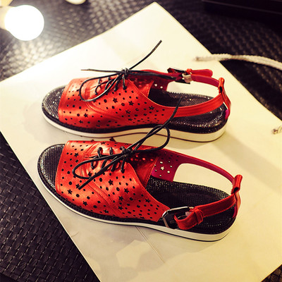 红色洞洞鞋