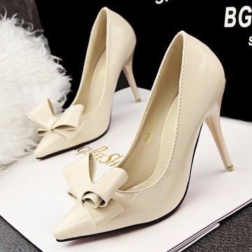 秋冬季优雅蝴蝶结女公主尖头高跟鞋伴娘婚鞋白色细跟浅口单鞋漆皮