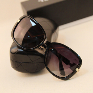 热卖女士方框显瘦墨镜 百搭奢华宝石镶嵌偏光镜t627包邮