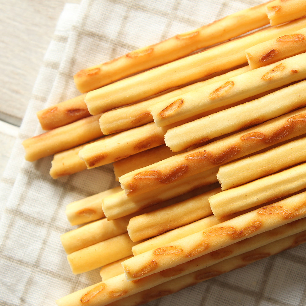 日本进口零食 卡巴呀kabaya 轻松熊奶油饼干棒/百味圈27g百力滋