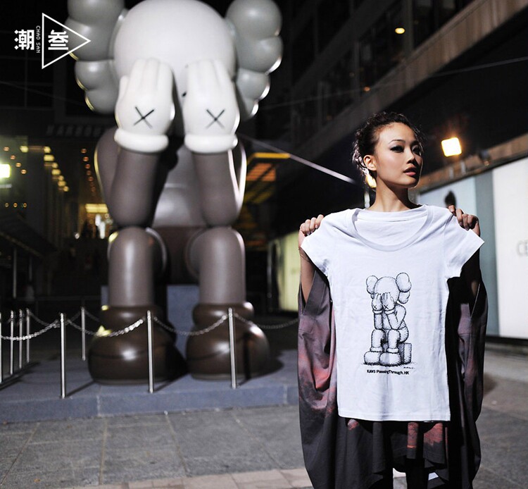 【潮叁】现货uniqlo 优衣库联名kaws 短袖t恤 男女 情侣 ut限量版