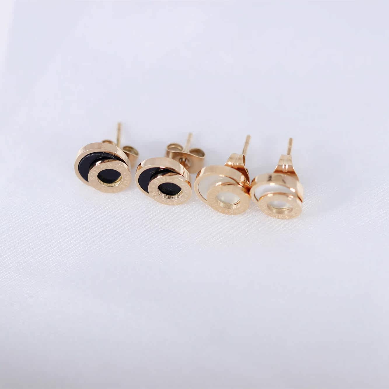 简约圈套圈白色黑色钛钢耳钉耳环女气质百搭日常款日韩精致饰品