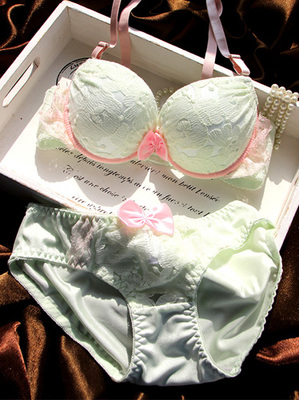 甜美 小清新小胸mm必备上薄下厚深v聚拢性感花朵装饰少女内衣文胸套装