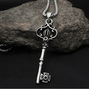 欧美复古哥特皇冠钥匙男女士钛钢项链吊坠朋克时尚个性潮男配饰品