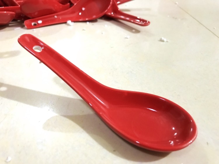 婚庆红色汤勺饭勺陶瓷色釉勺子餐厅用勺稍微瑕疵大量处理出售