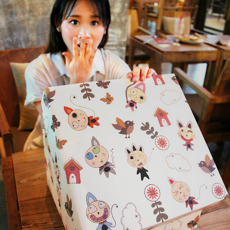 女生零食大礼包送女友生日整箱超大组合吃货混合装好吃的小吃一箱