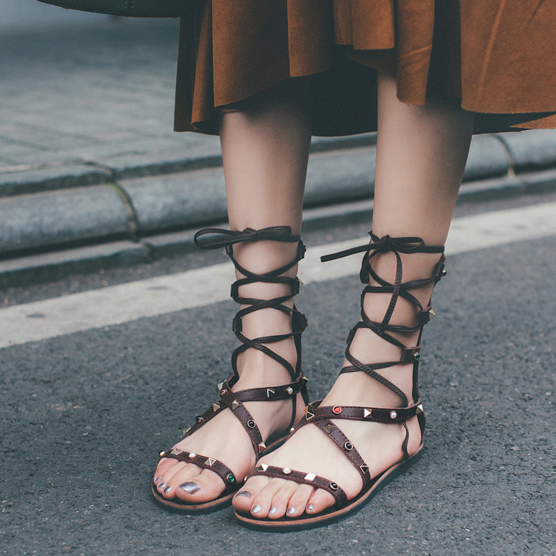 夏天女士系带交叉绑带高筒平底凉鞋露趾铆钉真皮镂空高帮罗马凉靴