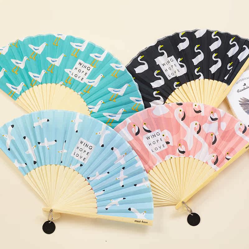 可爱布面折扇迷你 创意便携日式卡通扇子布面工艺木折叠小扇子