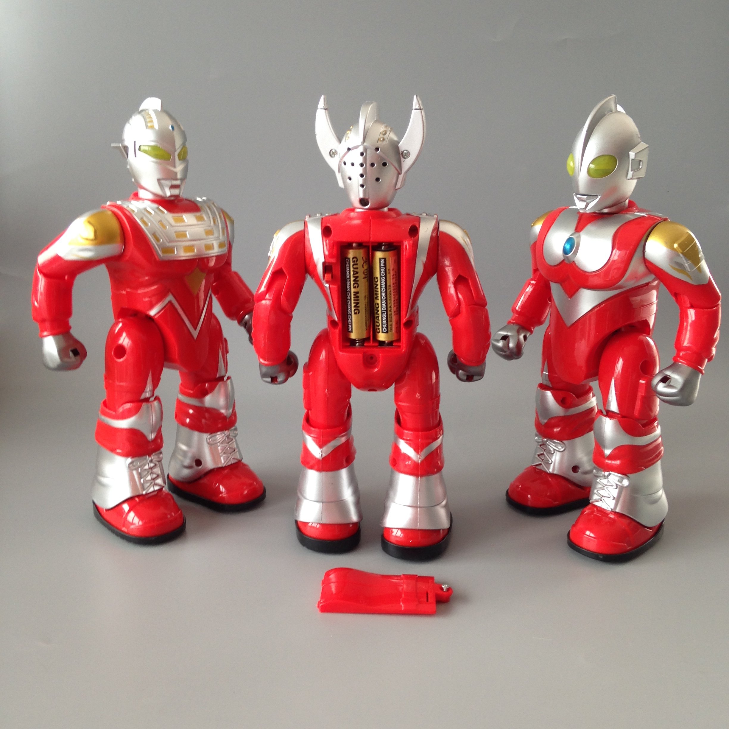 电动奥特曼玩具 迪迦超人赛罗 会走路的奥特曼咸蛋超人发声光玩具