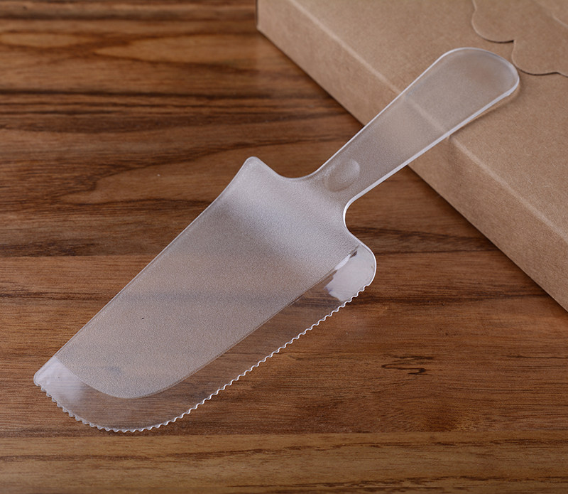 一次性塑料蛋糕刀生日切刀独立装锯齿刀黑色磨砂加厚托刀批发包邮