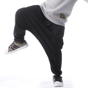 儿童舞台少年少儿孩童小孩子跳街舞演出表演嘻哈宽松吊裆哈伦裤子