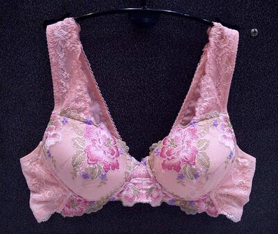 日单胖mm奢华刺绣大花舒适无钢圈背心式睡眠文胸 85ab