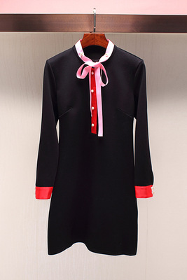 衣服 裙装 黑红撞色连衣裙 ￥ 208.00 208.