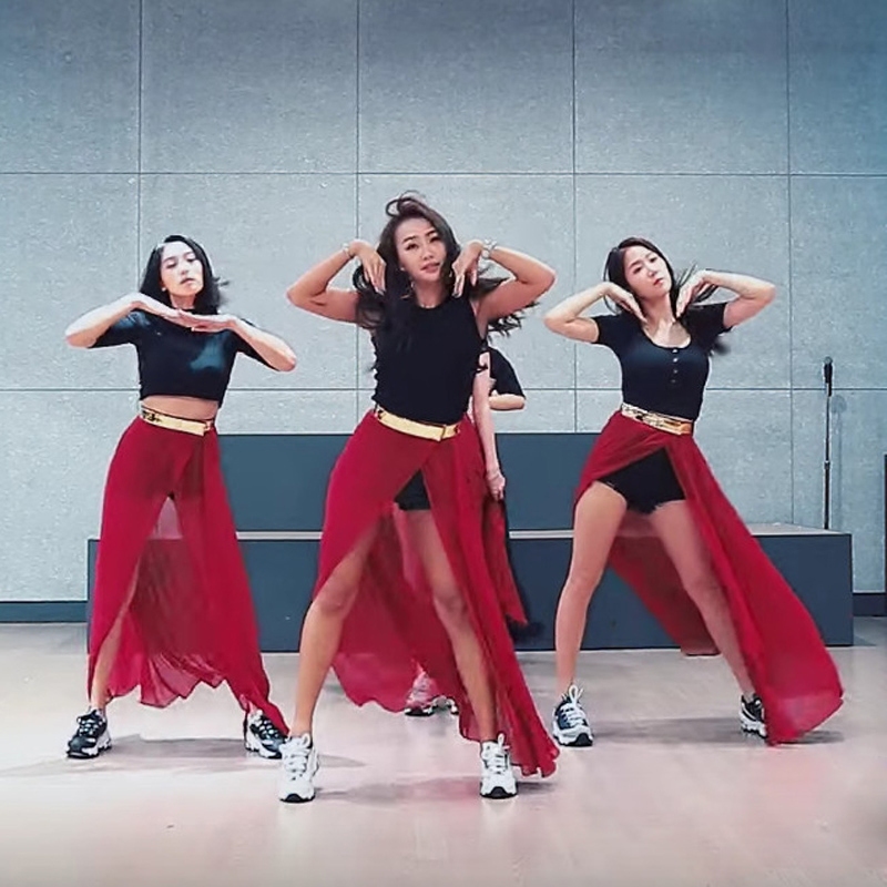 韩国女团主打歌i like that爵士舞打歌服半身裙舞台演出服套装