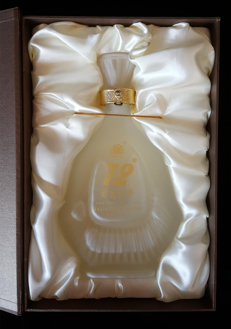 云南弥勒福酒业/老树葡萄烈酒72度/600ml/高度/ 正品一瓶包邮