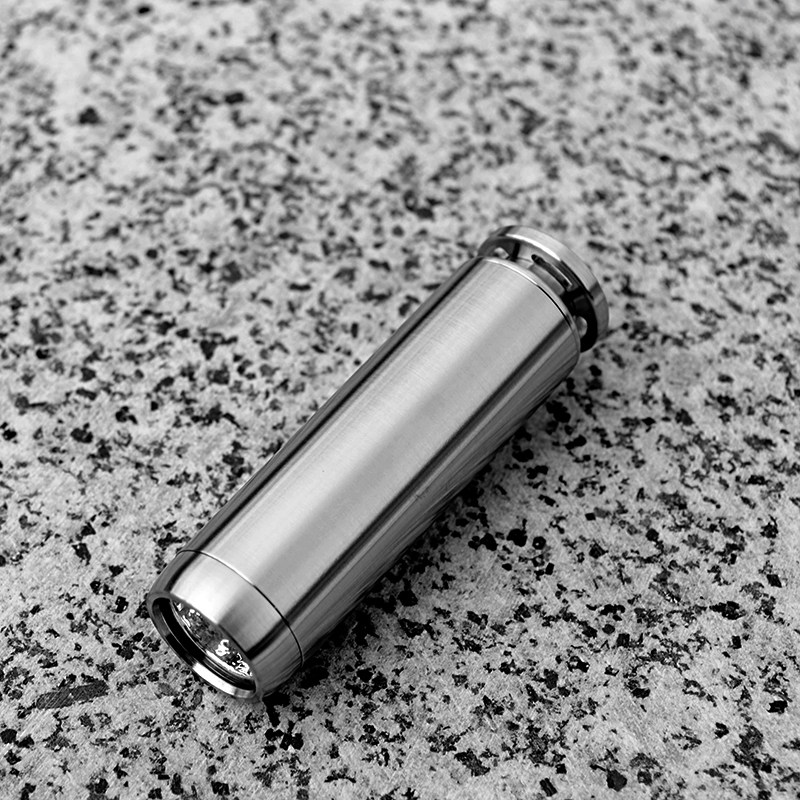 led家用充电式强光户外露营防水便携式袖珍聚光照明迷你小手电筒