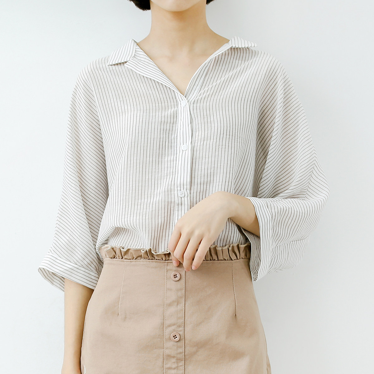 金大班515/韵脚/2017夏季新款韩范v领竖条纹宽松七分袖衬衫女上衣