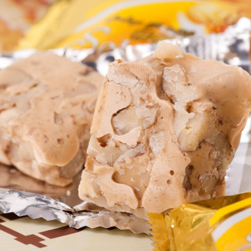 新疆特产艾尔肯切糕麻仁糖核桃仁白麻糖玛仁糖零食228g 2袋包邮