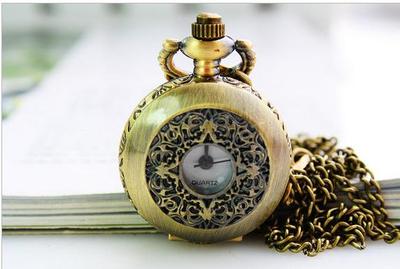 复古经典青铜小号镂空花怀表 石英吊坠镂空饰品毛衣链怀表 批发