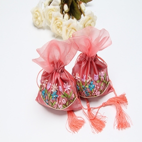 高档刺绣手工香囊袋绸缎香包纱布透气香包首饰珠宝袋耳机线数据包